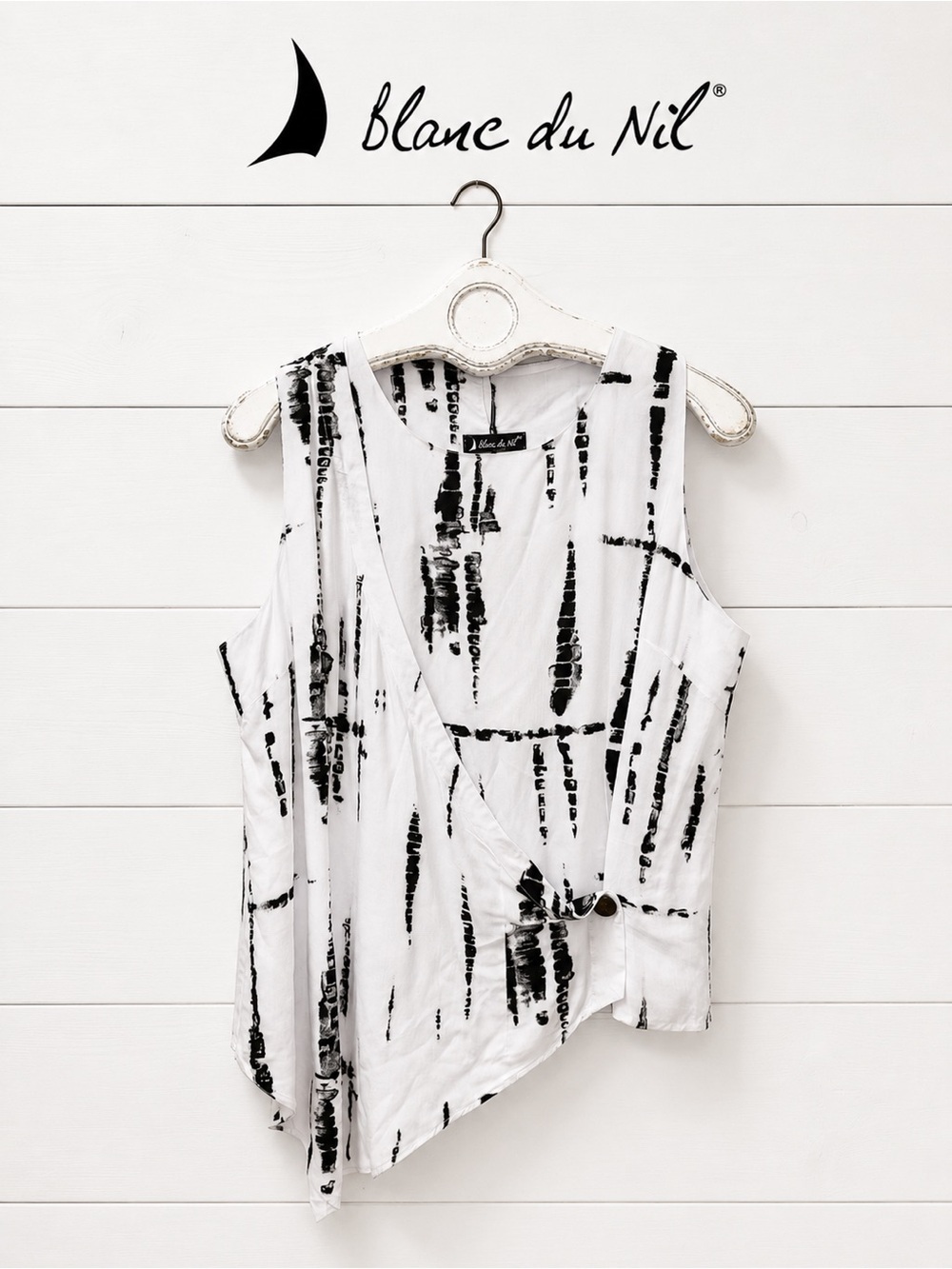 Blanc de Nil Layered Sleeveless Blouse – Black & White – One Size (Estimated M/L